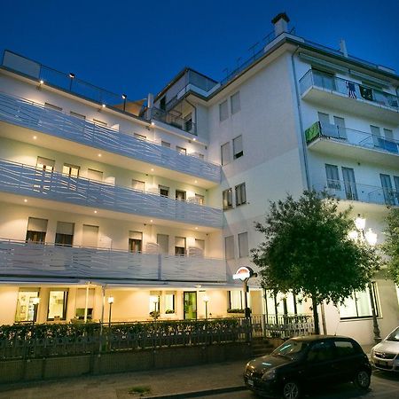 Albergo Arcobaleno Соттомарина Экстерьер фото