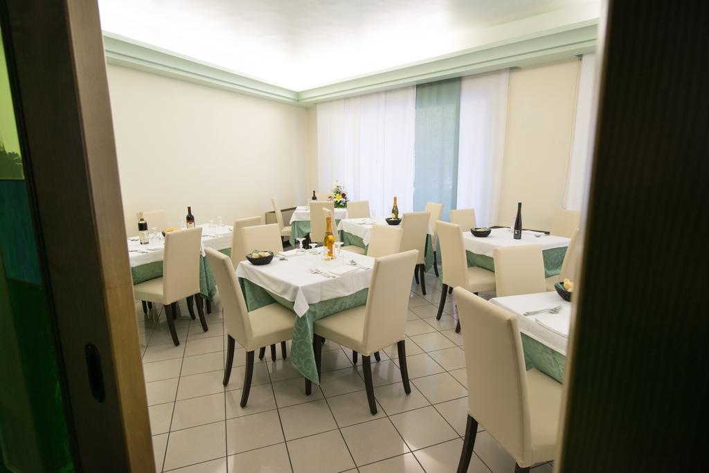 Albergo Arcobaleno Соттомарина Экстерьер фото