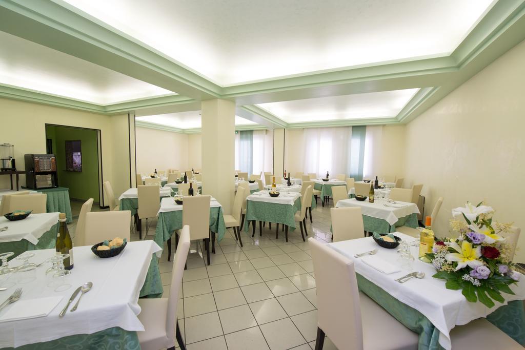 Albergo Arcobaleno Соттомарина Экстерьер фото