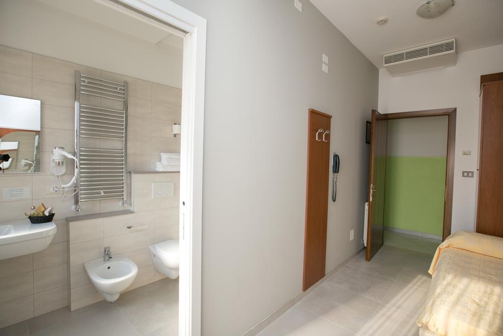 Albergo Arcobaleno Соттомарина Экстерьер фото