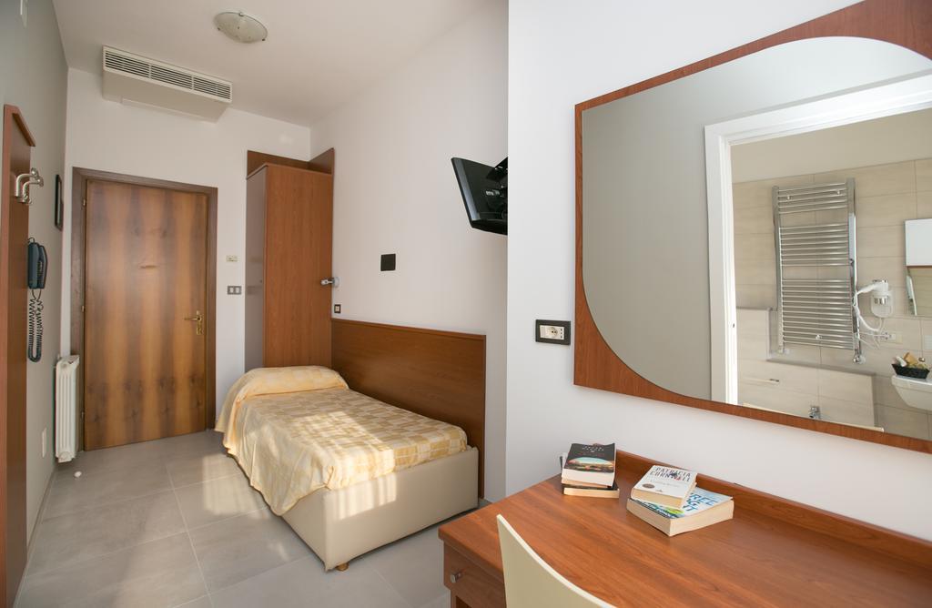 Albergo Arcobaleno Соттомарина Экстерьер фото