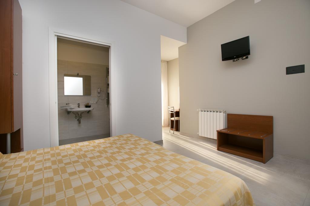 Albergo Arcobaleno Соттомарина Экстерьер фото