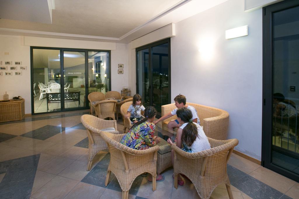 Albergo Arcobaleno Соттомарина Экстерьер фото