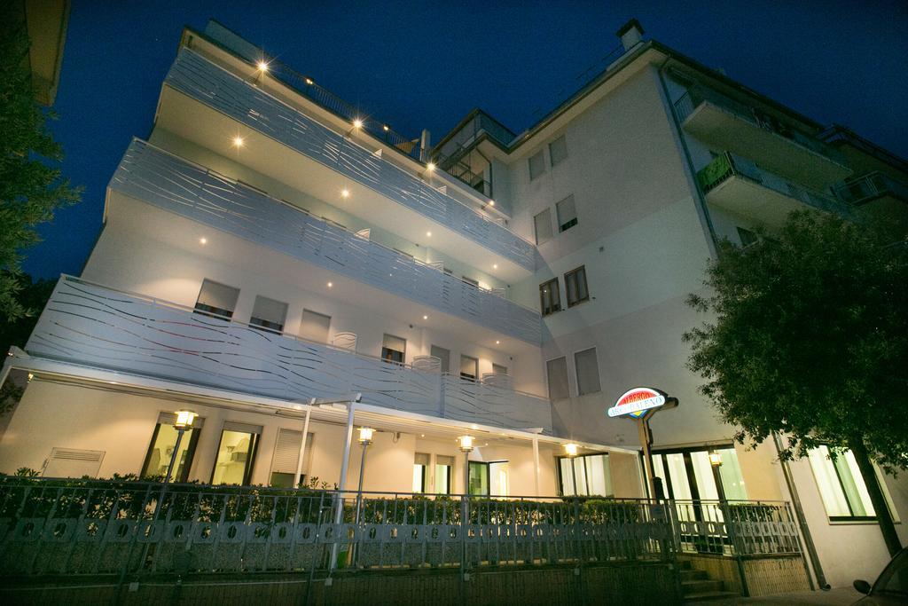 Albergo Arcobaleno Соттомарина Экстерьер фото