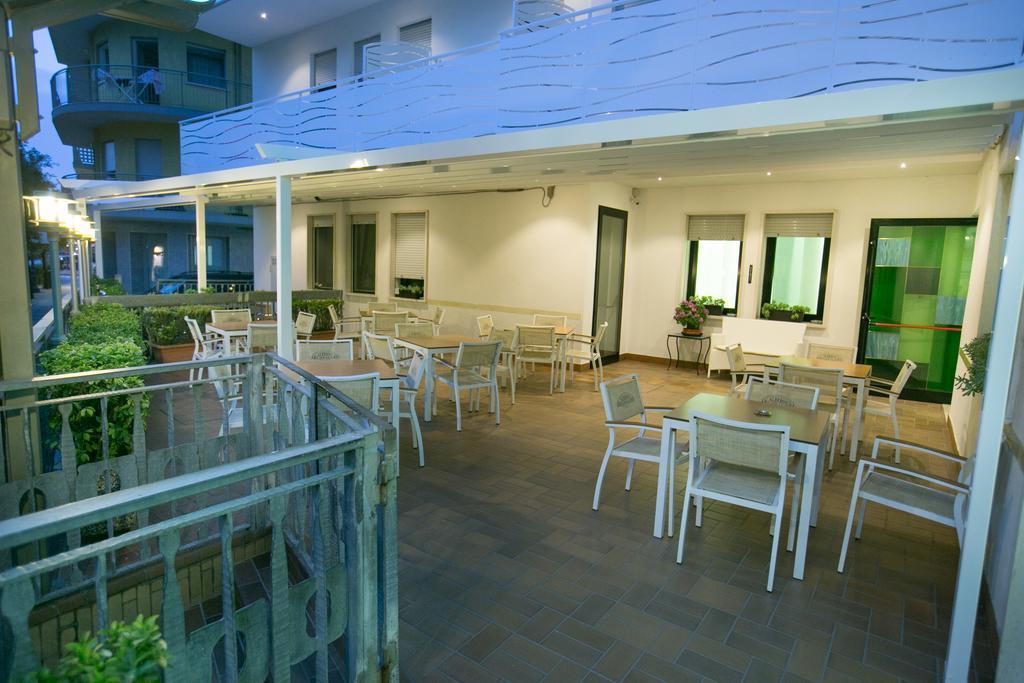 Albergo Arcobaleno Соттомарина Экстерьер фото